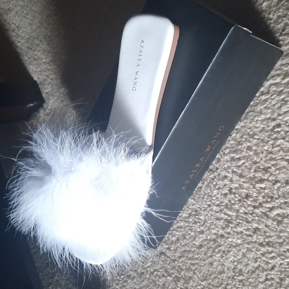 A NEW FLAT FUR SLIPPERS